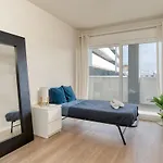 Modern With Terrace Apartmán *